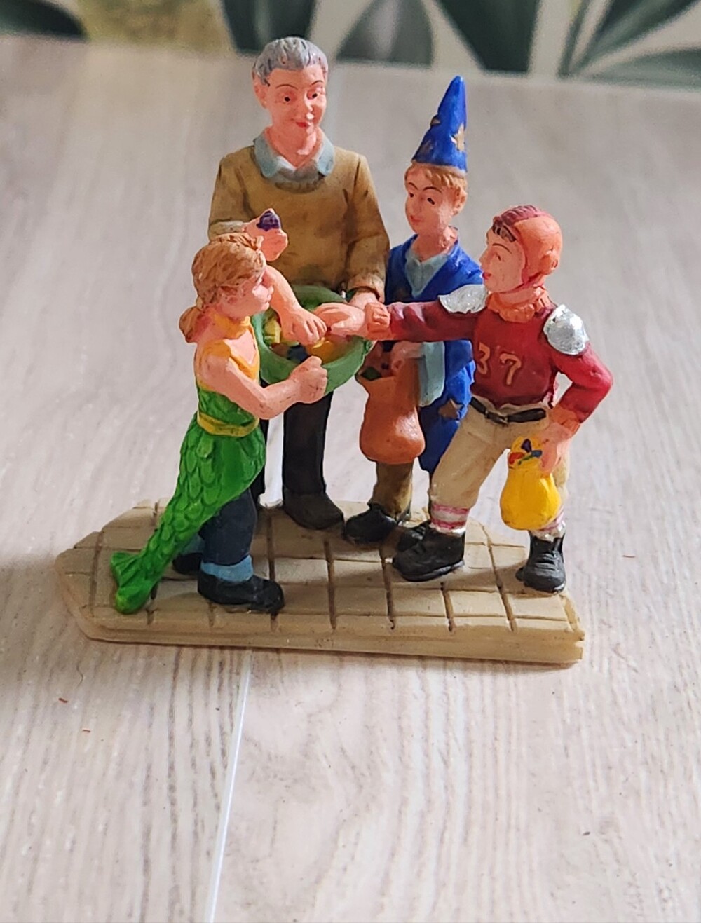 Lemax Spooky Town Trick or Treaters Giving Candy Halloween Village Figurine